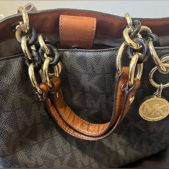 Micheal kors handbag - Picture 2 of 3